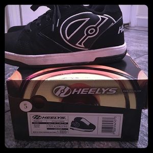 HEELYS boy size 5 sneakers