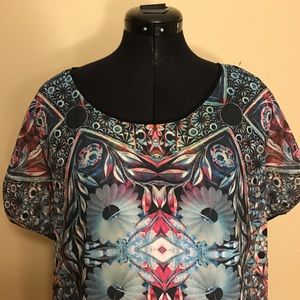 Geometric patterned tee