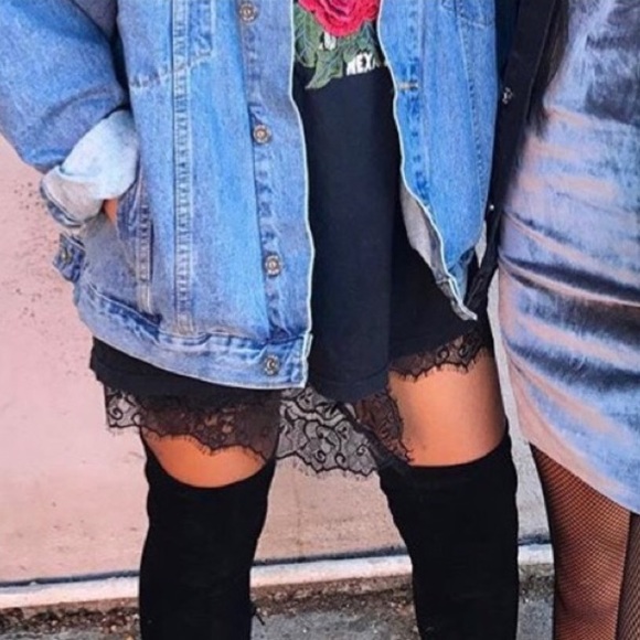 ❌SOLD❌LF Lace Trim Skirt - Picture 2 of 3