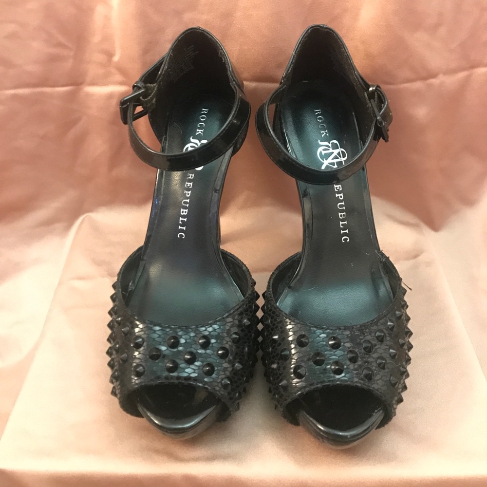 Rock & Republic Peep Toe Pumps
