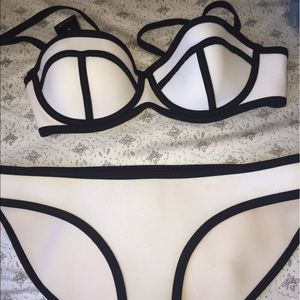 Xs Triangl Bikini in "marshmallow"
