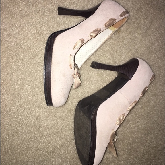 Suede Pumps - Picture 4 of 7