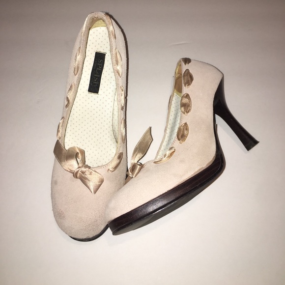 Suede Pumps - Picture 2 of 7