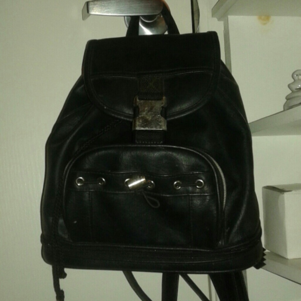 Black pleather vintage 90s Y2K Purse/Mini Backpack Xileration convertible straps