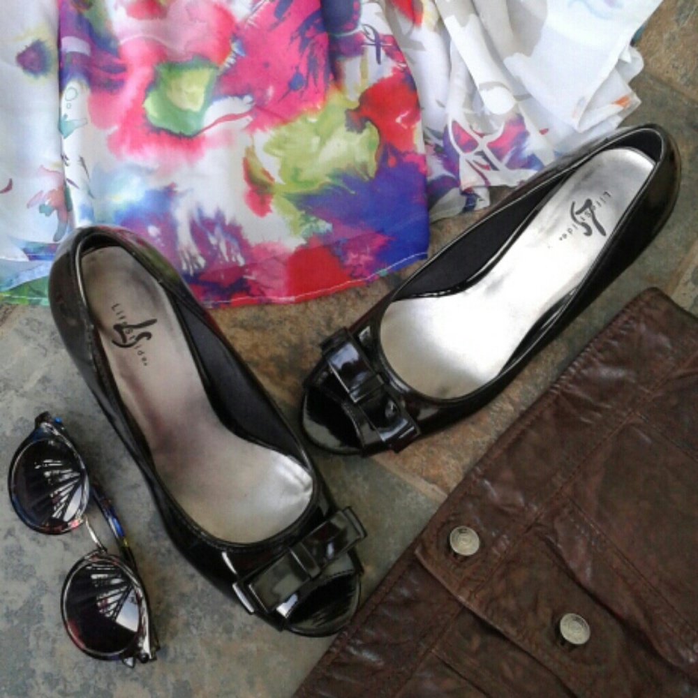 Life Stride Black Peep Toe Pumps Size 7.5M
