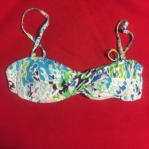 Lilly Pulitzer swim top xs. Let's cha cha