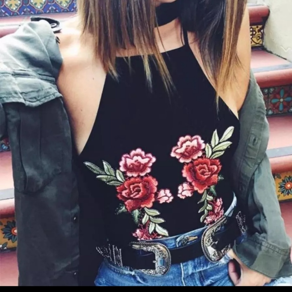 PRICE DROP cute embroidered top - Picture 4 of 7