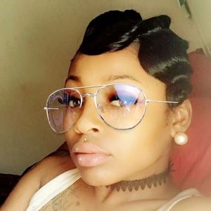 Meet your Posher, Latavia