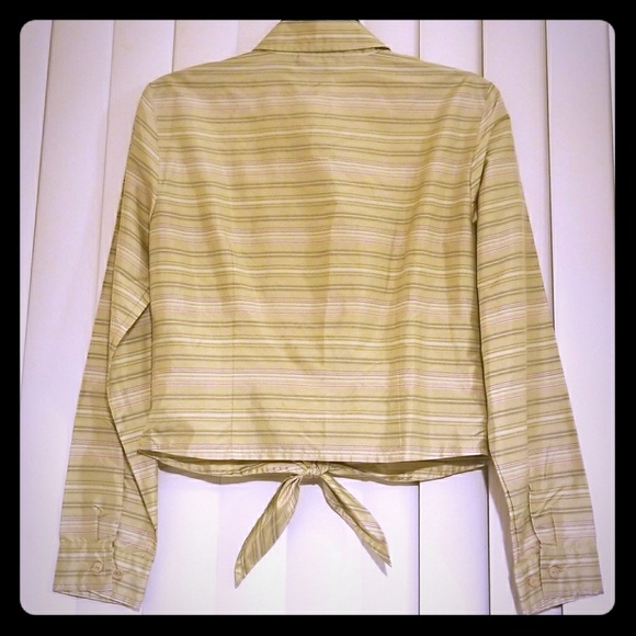 Crop Blouse - Picture 2 of 2