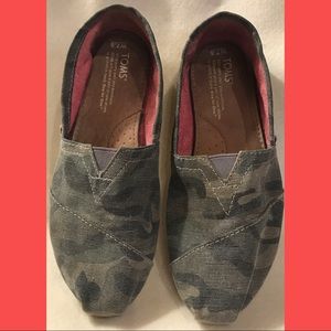 TOMS Camo Size 7.5