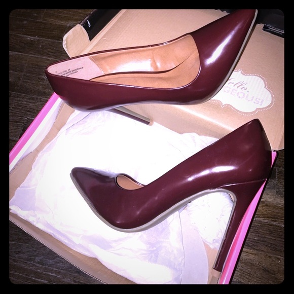 Red pumps - Picture 2 of 5