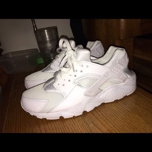 White Nike Huaraches