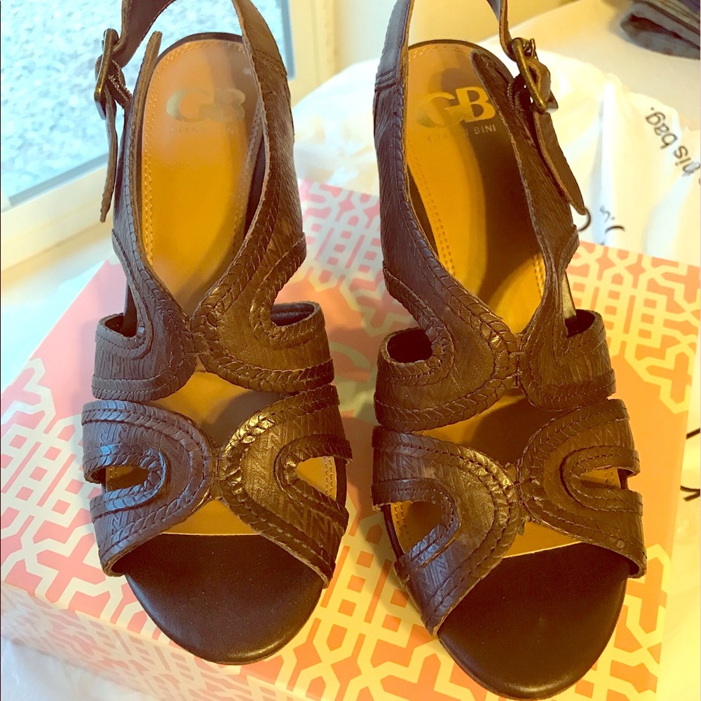 Wedge shoes