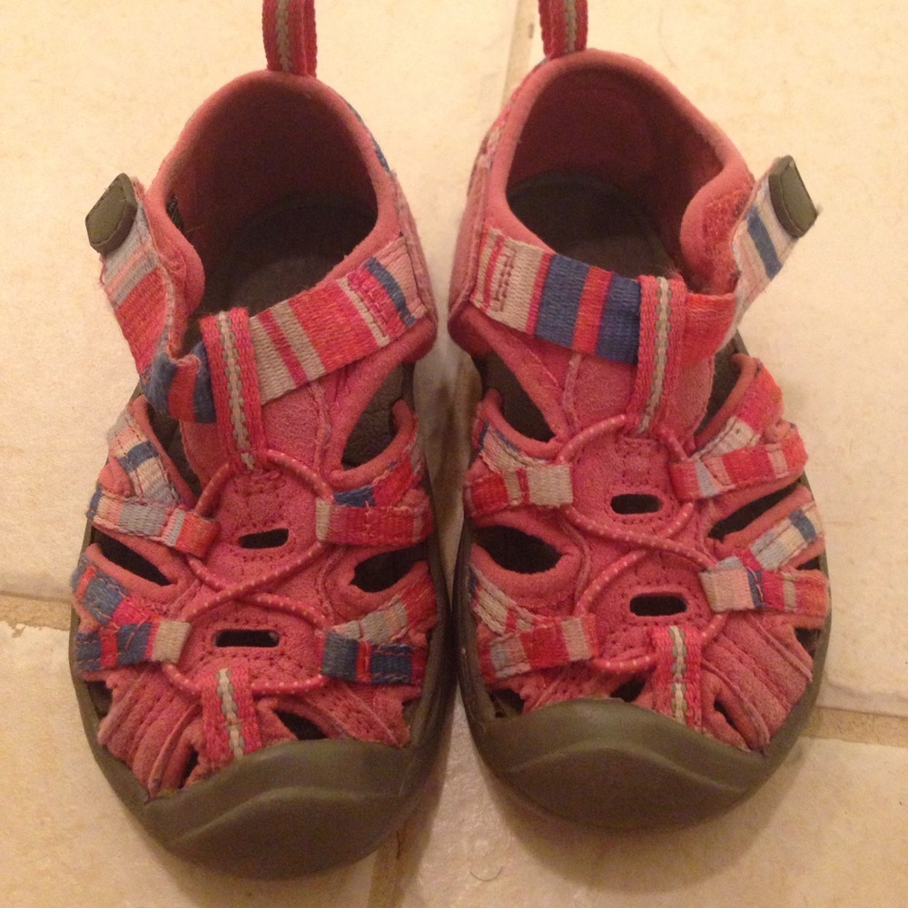 Keen sandals size 6 for toddlers. Good condition.