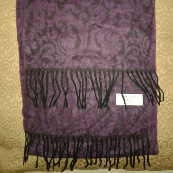 SCARF - Picture 1 of 2
