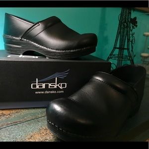 Dansko • Black
