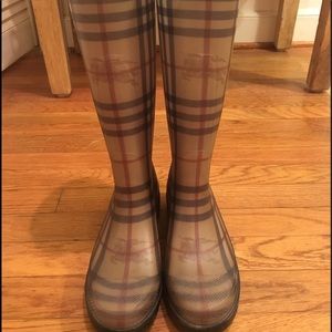 Women's authentic Burberry rainboots