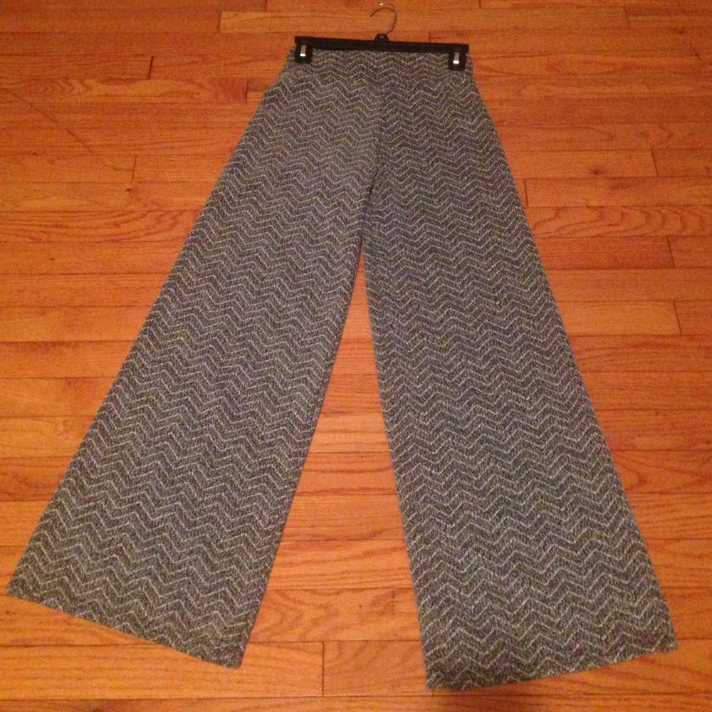 Size Small, Park Avenue pants. Chevron print.