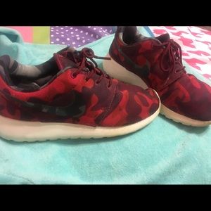 Red Camo Nike Roshe