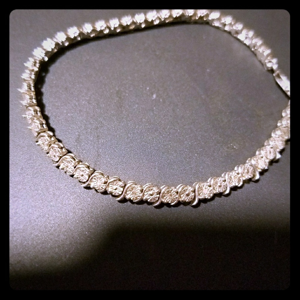 Gorgeous tennis bracelet **PRICE DROP**