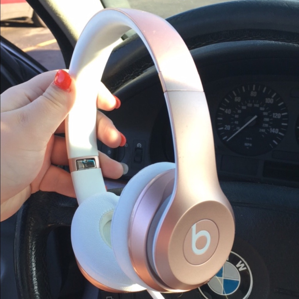 Rose Gold Wireless solo 3 Beats by Dre