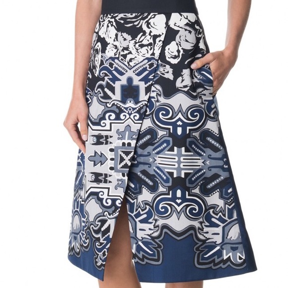 It was bought when I was pregnant it's too small. - Picture 2 of 7