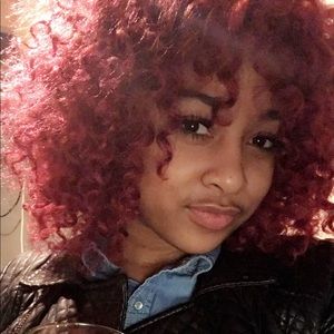 Meet your Posher, Alexia