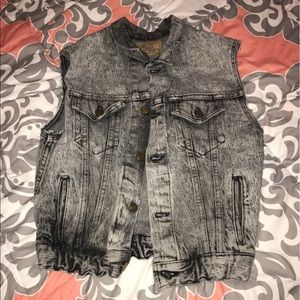 Vintage like denim cut off jacket