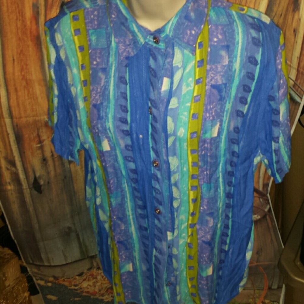 Ladies button down blouse. Size XS.