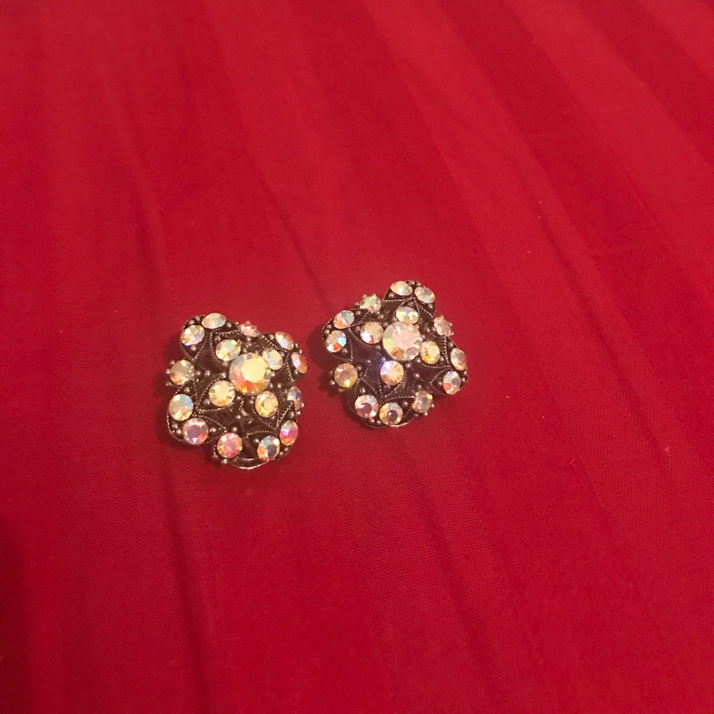 STUNNING VINTAGE CLIP EARRINGS!