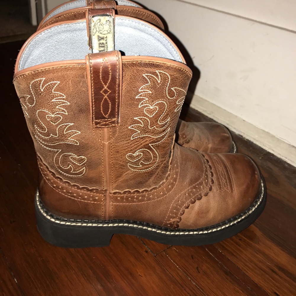 Ariat "FatBaby Saddle" Short cowgirl boots