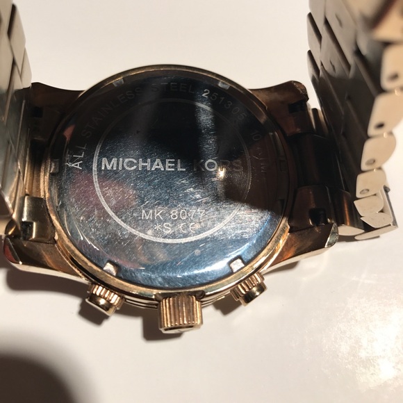 MICHAEL KORS Runway Oversized Gold-tone Watch. - Picture 3 of 3
