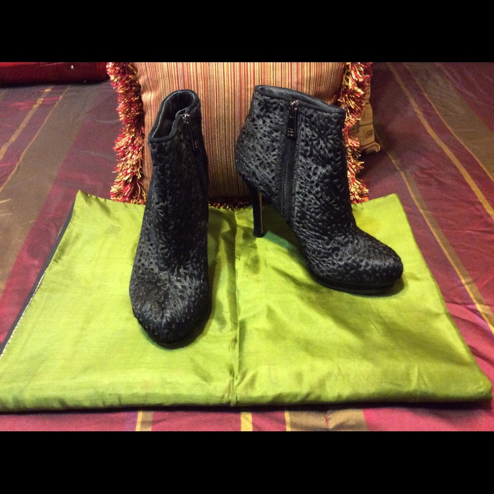 BCBGMAX Pony Hair Boot SZ6B.     $120