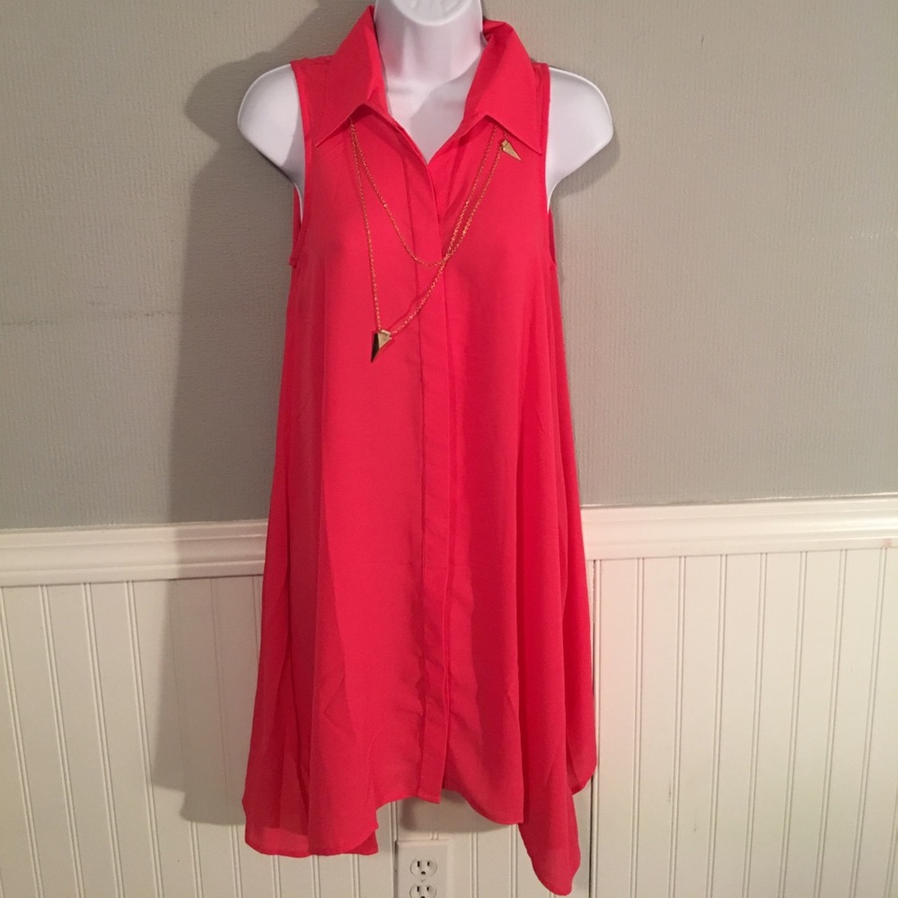 Rue 21 sleeveless Summer dress with gold necklace