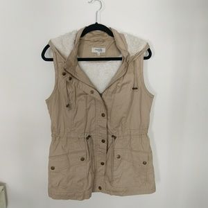 Fur lined cargo vest