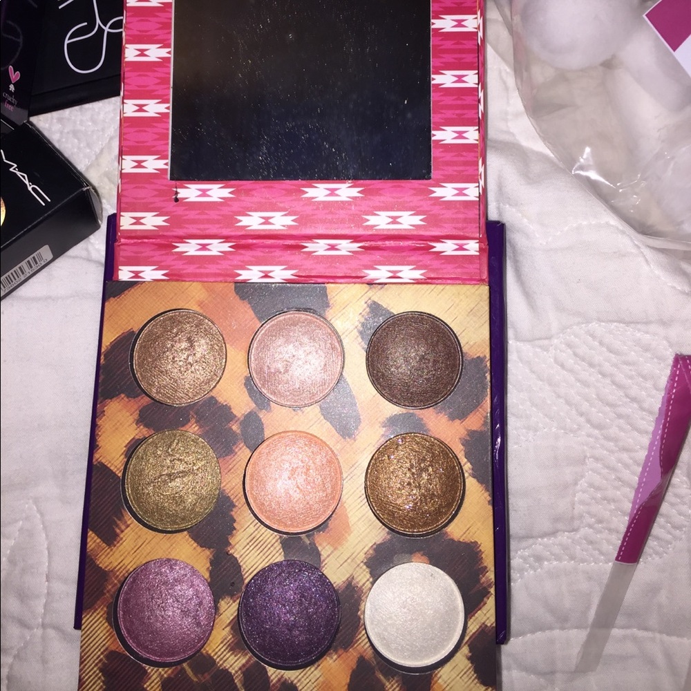 BH palette