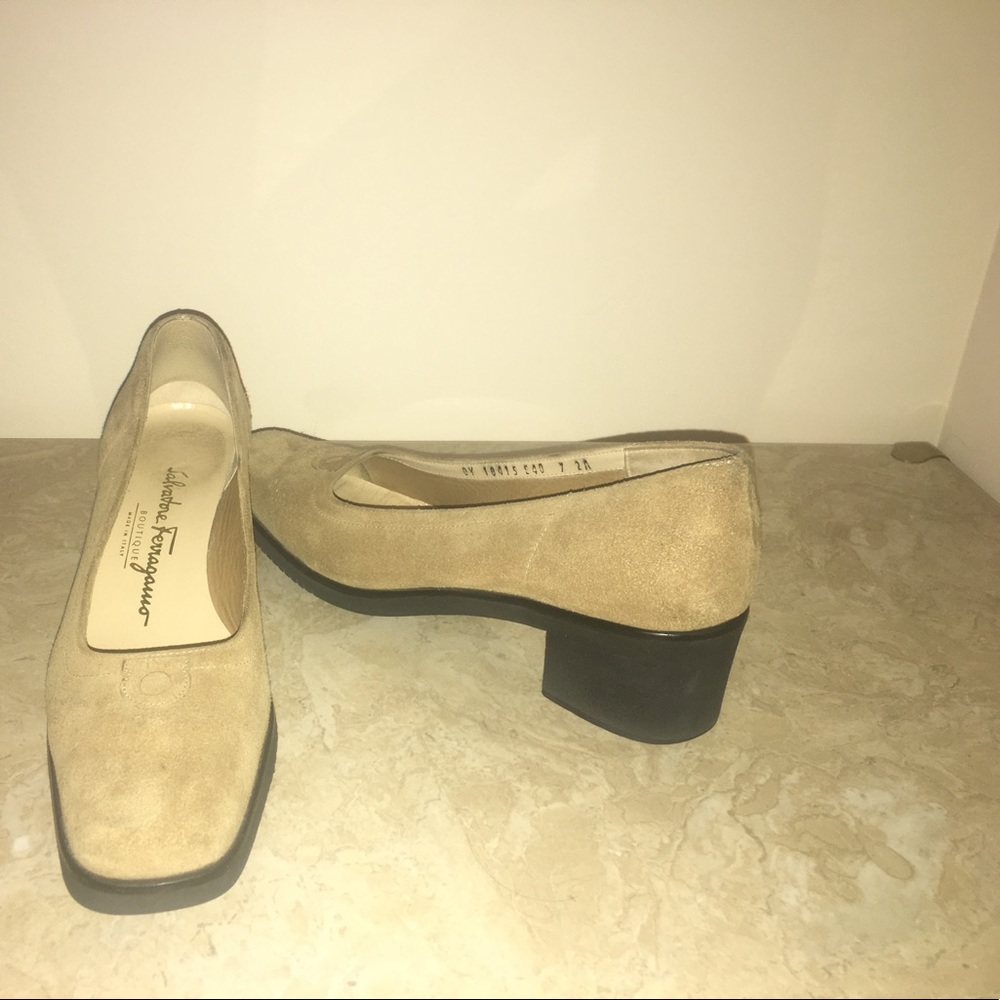 Tan Ferragamo heels *LIKE NEW*