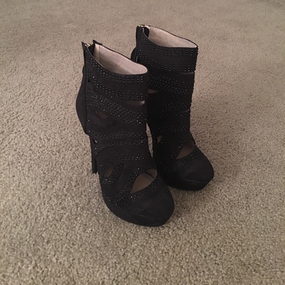 CLEARANCE‼️ Brand New Bebe Heels Size 6