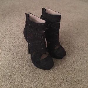 CLEARANCE‼️ Brand New Bebe Heels Size 6