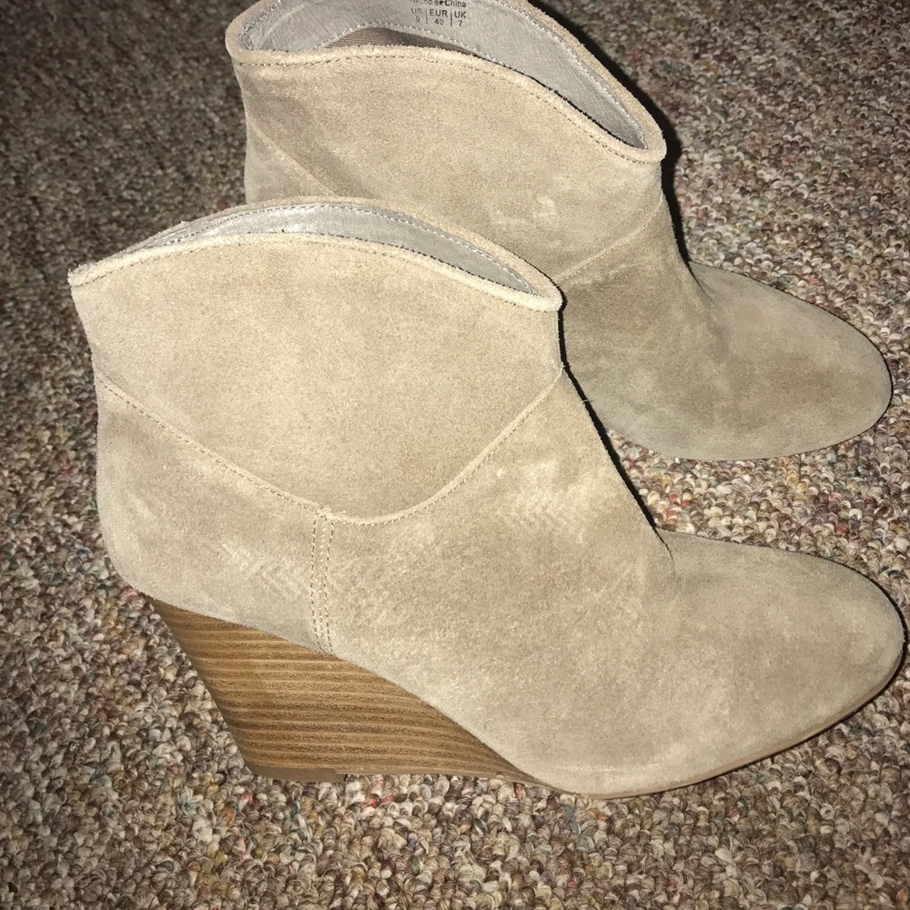 Aldo suede tan bootie