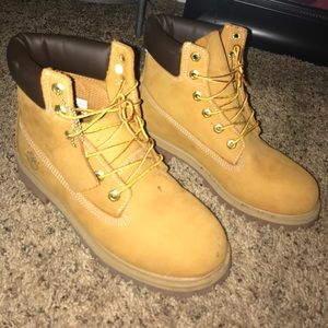 TIMBERLANDS/TIMBS SIZE 6