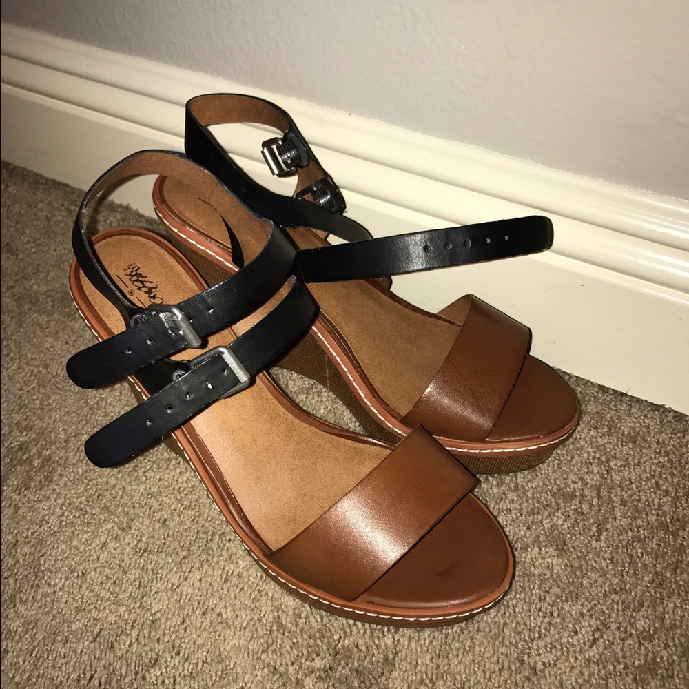 Cute two toned wedges