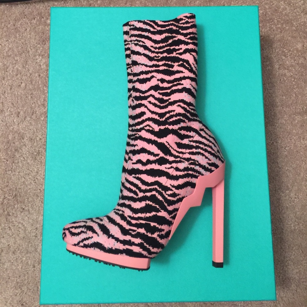 Pink x black KENZO x H&M funky booties