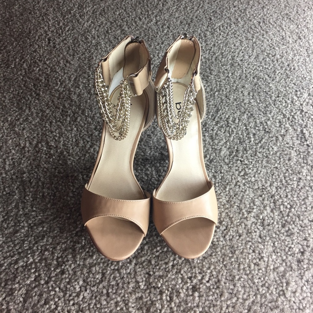 CLEARANCE‼️ Brand New Tan Bebe Heels Size 5