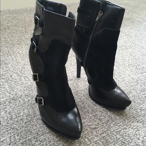 Bootie size 9. Wore once.