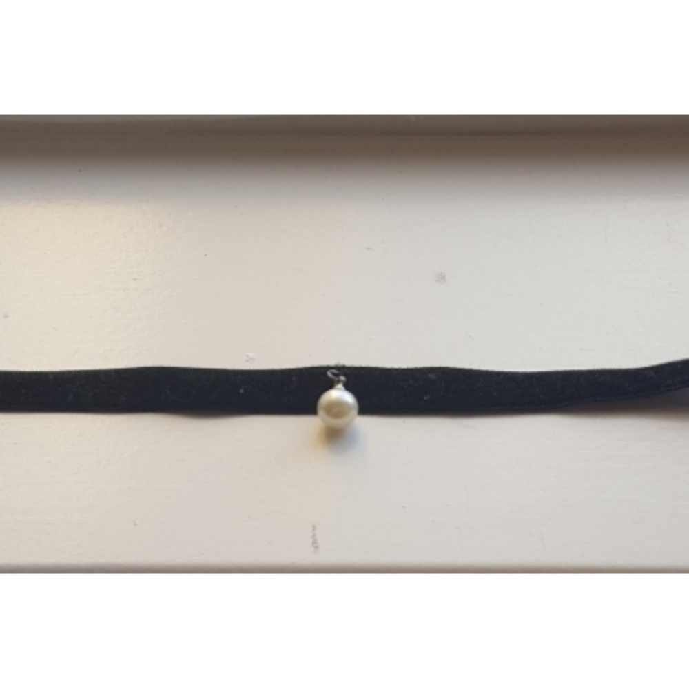 Black Velvet Choker with Pearl