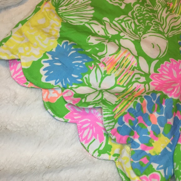NWT Lilly Pulitzer Buttercup Short Hibiscus Stroll - Picture 3 of 5