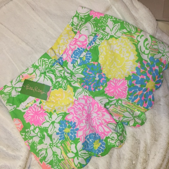 NWT Lilly Pulitzer Buttercup Short Hibiscus Stroll - Picture 5 of 5