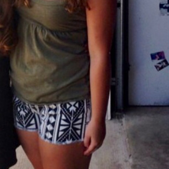 Black and White Aztec Jean Shorts - Picture 5 of 5
