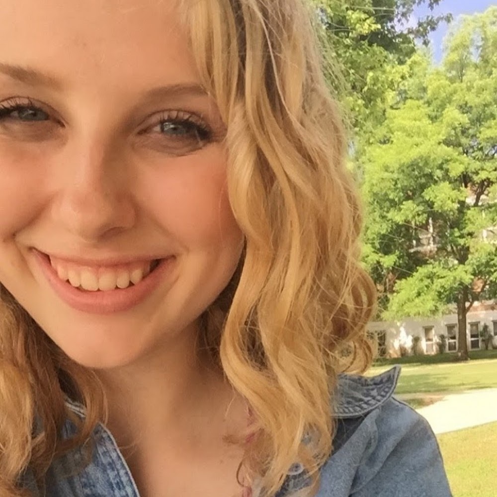 Meet your Posher, Adrienne